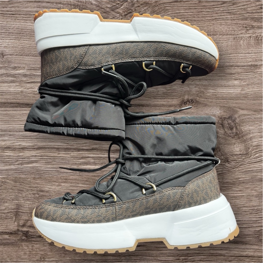 Brand new Michael Kors boots, size 9m
